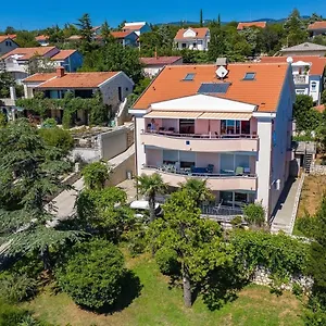 https://apartments-la-mer-novi-vinodolski.primorje-gorskikotar.com