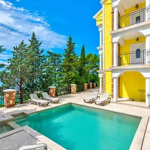 https://palace-paulina-c.primorje-gorskikotar.com