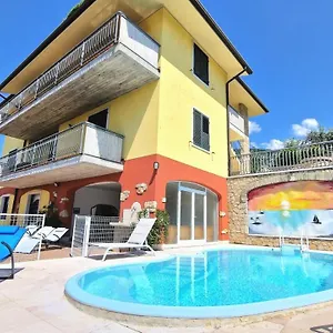 https://villa-degli-ulivi.hotelinveneto.com